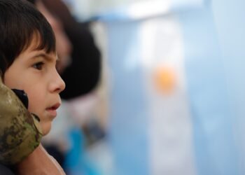 Como as escolas argentinas promovem o patriotismo na infância