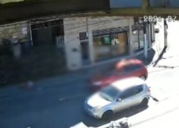 VÍDEO: Homem é atropelado enquanto praticava corrida em Petrópolis; motorista fugiu