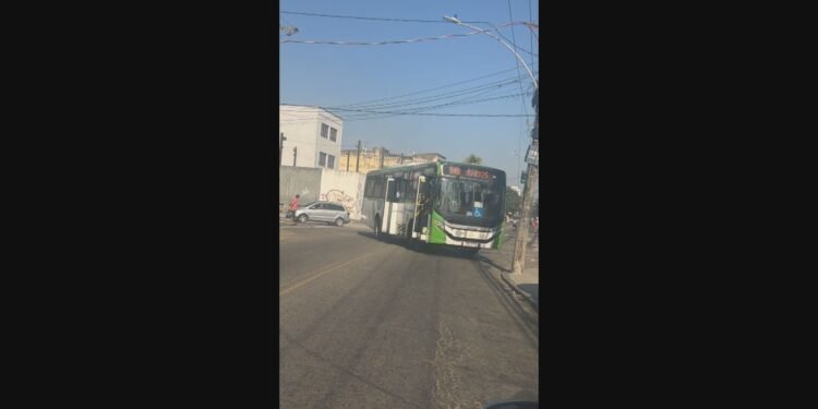 Polícia investiga morte de cinco pessoas em tiroteio em Cordovil, Zona Norte do Rio Polícia investiga morte de cinco pessoas em tiroteio em Cordovil, Zona Norte do Rio