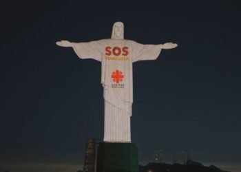 Cristo Redentor homenageia vítimas de terremotos na Venezuela