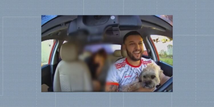 Motorista de aplicativo encontra cachorro da família durante corrida e registro de reencontro; VÍDEO Motorista de aplicativo encontra cachorro da família durante corrida e registro de reencontro; VÍDEO