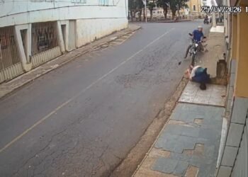 Pedestre em Estado Grave Após Atropelamento por Motociclista Menor e Sem Habilitação em MG