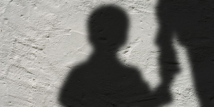 Homem preso por abuso de crianças na Bahia usava doces como isca