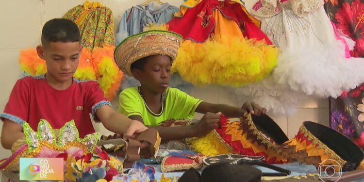 Fantasias de carnaval viram figurinos de quadrilha em projeto social que transforma vidas na Zona Oeste do Rio Fantasias de carnaval viram figurinos de quadrilha em projeto social que transforma vidas na Zona Oeste do Rio
