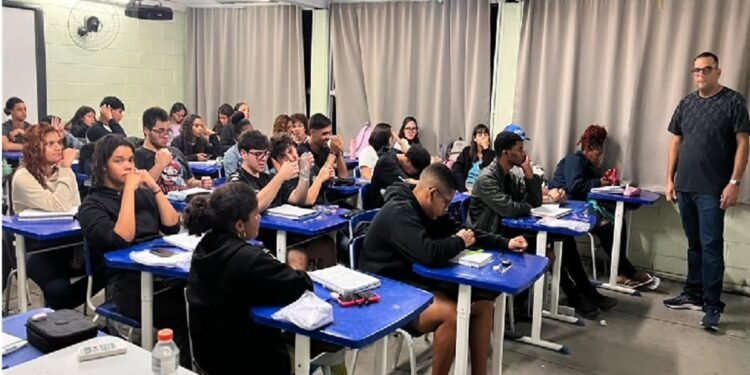 Pré-Enem Popular abre 250 vagas para curso gratuito em Maricá