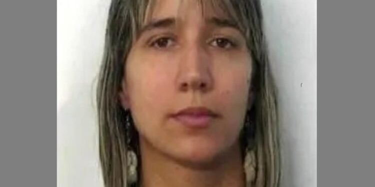 Polícia Civil presta última homenagem à agente Daniela Cunha Moreira antes de tradução para Minas Gerais Polícia Civil presta última homenagem à agente Daniela Cunha Moreira antes de tradução para Minas Gerais