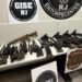 PF prende motorista com 16 fuzis e 4 pistolas na Via Dutra
