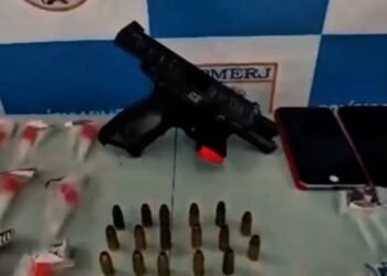 Polícia recupera arma furtada de agente ferido em acidente e prende suspeito em Volta Redonda