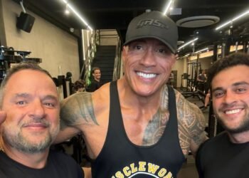 ‘The Rock’ Dwayne Johnson treina em academia no Humaitá em passagem pelo Rio para divulgar ‘Moana’; FOTO