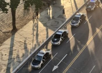 Colegas do policial civil morto em ataque em Guadalupe fazem carreata em Niterói