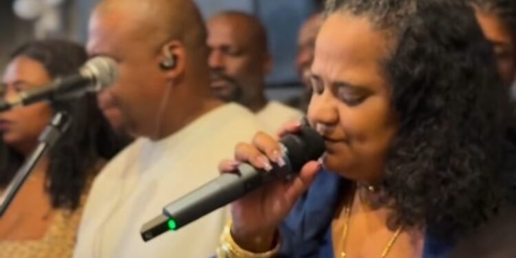Cantora Débora Cruz, sobrinha de Arlindo, morre aos 45 anos