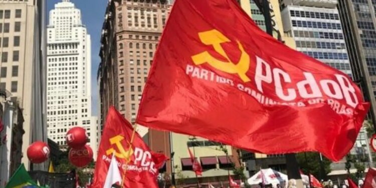 Cenário Político: PCdoB Formaliza Apoio a Lula e Apresenta Pautas Nacionais Cenário Político: PCdoB Formaliza Apoio a Lula e Apresenta Pautas Nacionais