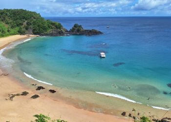 Baía do Sancho, em Fernando de Noronha, fica entre as 50 melhores praias do mundo