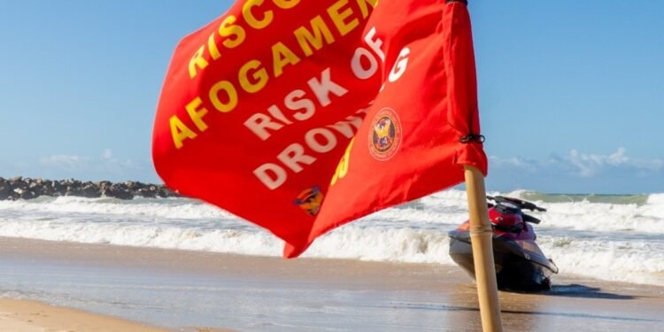 Mais de 600 pessoas são resgatadas nas praias do Norte Fluminense