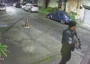 Vídeo: Criminosos usam fardas de Draco em área de milícia no Rio