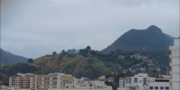 Moradores relatam intenso tiroteio na Grande Tijuca nesta sexta-feira Moradores relatam intenso tiroteio na Grande Tijuca nesta sexta-feira