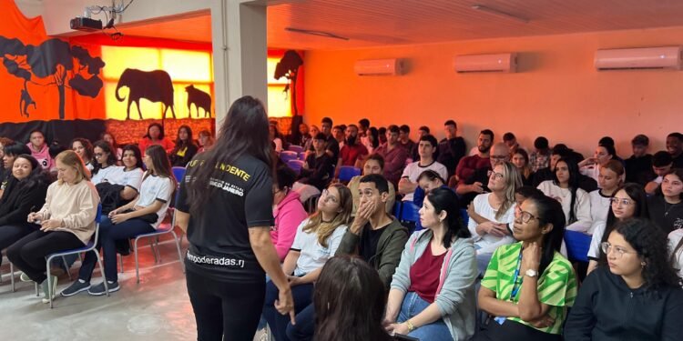 UERJ suspende programa contra violência à mulher após atraso no RJ UERJ suspende programa contra violência à mulher após atraso no RJ