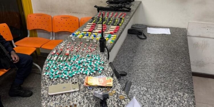 Jovem é descoberto por tráfico de drogas em Barra Mansa Jovem é descoberto por tráfico de drogas em Barra Mansa
