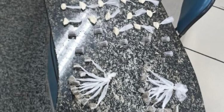 Drogas são aprendidas em Vassouras Drogas são aprendidas em Vassouras