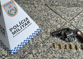 Dois homens são presos por porta ilegal de arma de fogo em Barra do Piraí