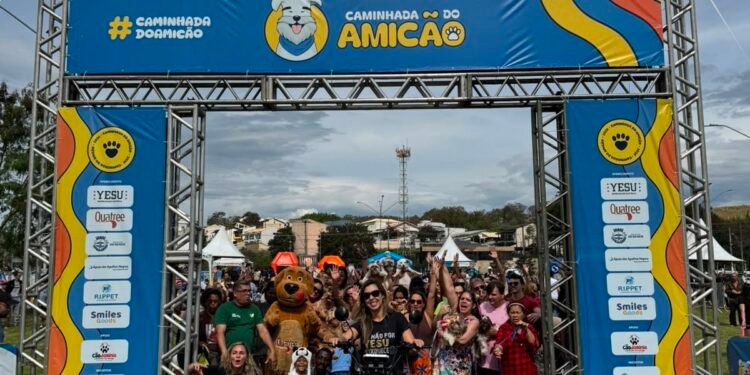 Caminhada do Amicão atrai 700 cães com desfile temático em Resende Caminhada do Amicão atrai 700 cães com desfile temático em Resende