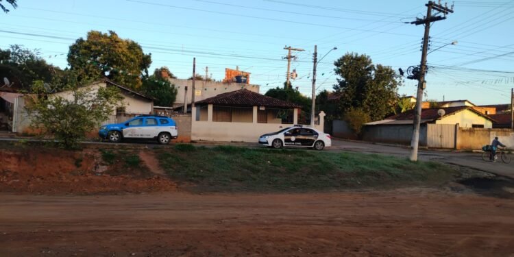 Polícia prende três suspeitos de tortura ligada ao "tribunal do tráfico" em Italva Polícia prende três suspeitos de tortura ligada ao "tribunal do tráfico" em Italva