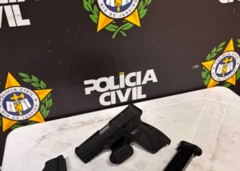 Homem é preso com arma e munições no Centro de Barra Mansa