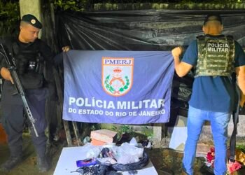 Dupla é presa por tráfico de drogas em Angra dos Reis