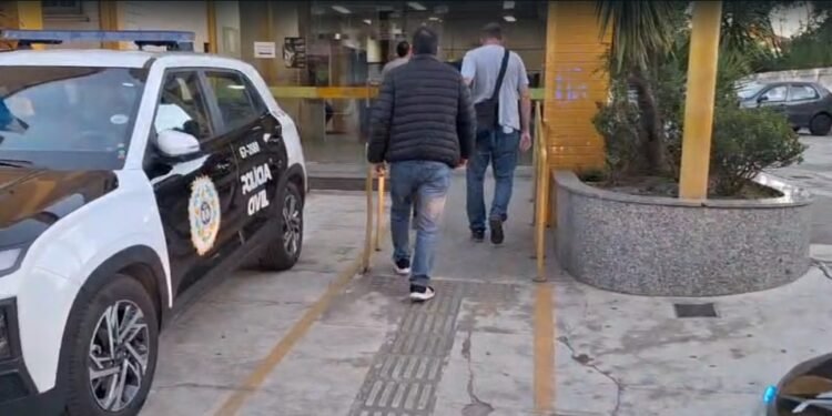Condenado a 11 anos por roubo à mão armada é preso em Barra do Piraí Condenado a 11 anos por roubo à mão armada é preso em Barra do Piraí