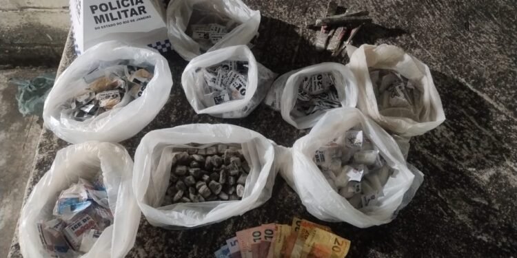 Drogas são apreendidas em Barra do Piraí Drogas são apreendidas em Barra do Piraí