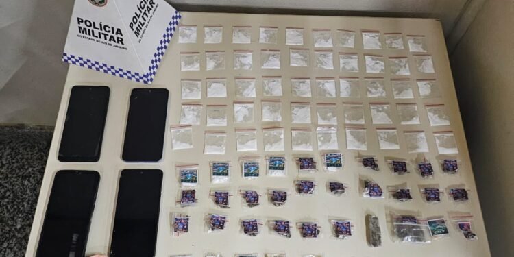Suspeito é preso por tráfico de drogas em Paraty Suspeito é preso por tráfico de drogas em Paraty