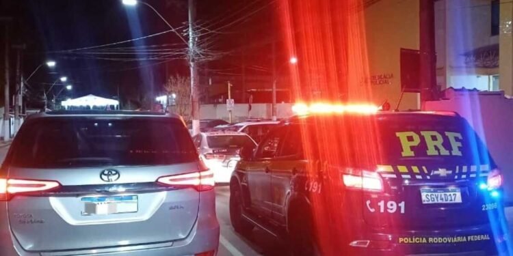 Carro com registro de furto é recuperado na Via Dutra, em Piraí