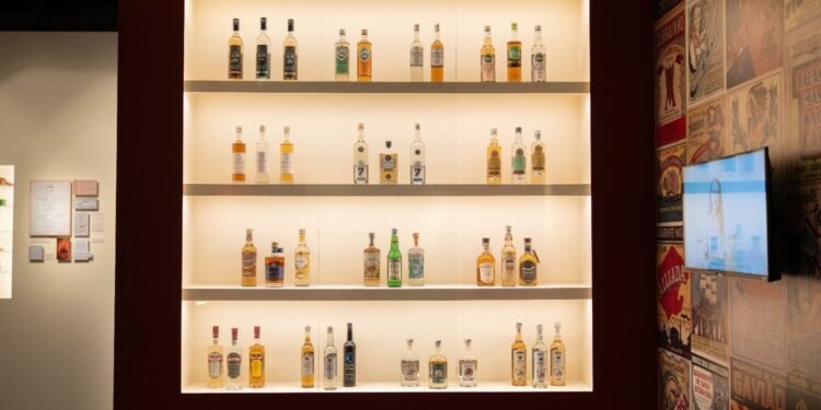 Entre as melhores do mundo, cachaça do interior do RJ vira atração