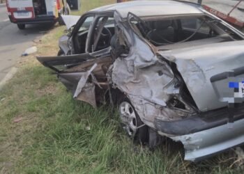 Acidente entre caminhão e carro deixa pessoa ferida na Via Dutra, em Resende