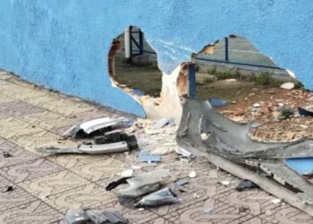 Adolescente bate carro contra muro de escola em Volta Redonda