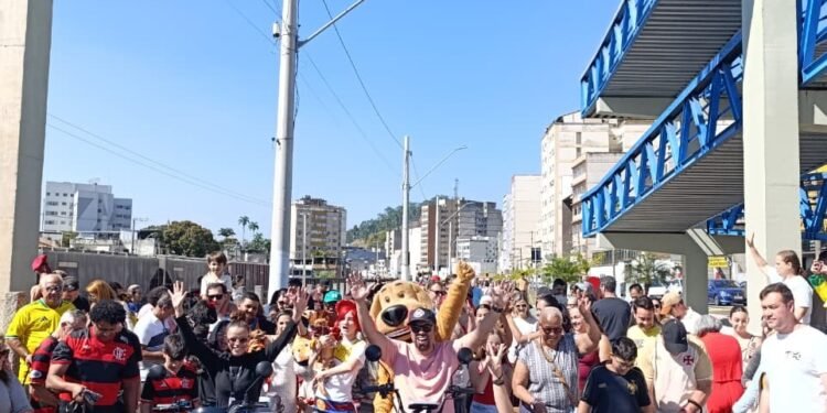 ‘Caminhada do Amicão’ reúne cerca de 400 cães em Barra Mansa