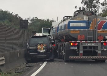 Dois acidentes deixam motociclista ferido e causam congestionamento na Via Dutra, em Barra Mansa