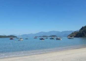Pescador desaparece no mar durante ventania em Paraty