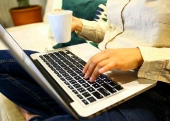Medo de Falsificação Online: 7 em Cada 10 Brasileiros Desconfiam da Compra de Remédios Pela Internet, Anvisa Revisa Regras Medo de Falsificação Online: 7 em Cada 10 Brasileiros Desconfiam da Compra de Remédios Pela Internet, Anvisa Revisa Regras