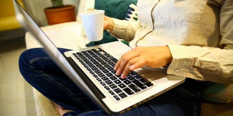 Medo de Falsificação Online: 7 em Cada 10 Brasileiros Desconfiam da Compra de Remédios Pela Internet, Anvisa Revisa Regras