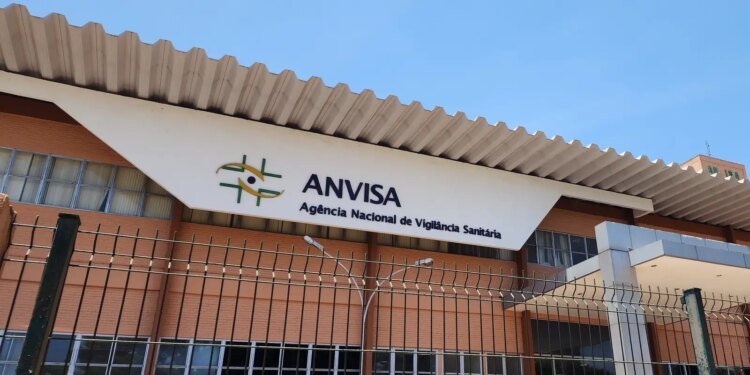 Anvisa Proíbe Fabricação e Venda de Cosméticos Sem Registro Sanitário no País