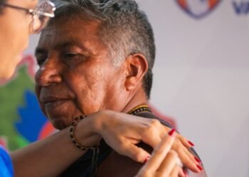 Operação Gota Intensifica Vacinação em Aldeias Indígenas Remotas da Amazônia Operação Gota Intensifica Vacinação em Aldeias Indígenas Remotas da Amazônia
