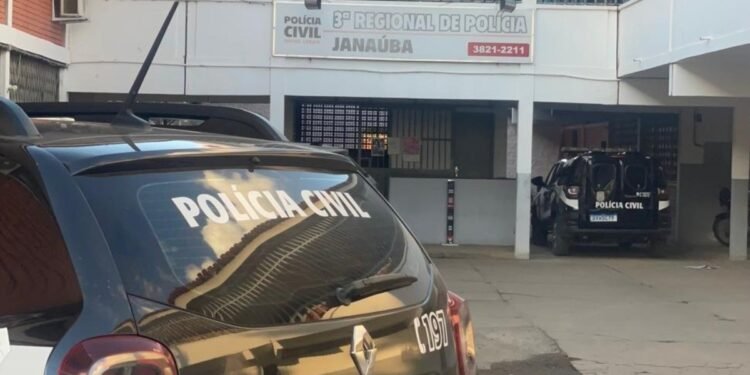 Mulher Presa por Extorsão e Ameaça a Família em Janaúba Mulher Presa por Extorsão e Ameaça a Família em Janaúba