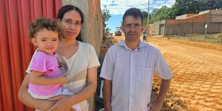 Montes Claros: Bairro Santo Amaro Celebra Início da Pavimentação Asfáltica Montes Claros: Bairro Santo Amaro Celebra Início da Pavimentação Asfáltica