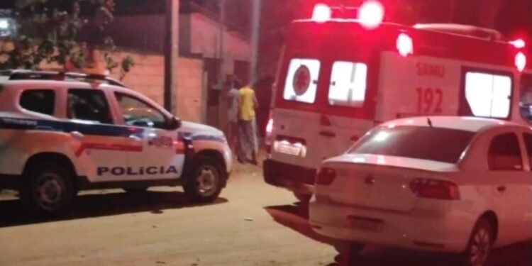 Adolescente é apreendida após mãe levar golpes de machado em Pirapora; outro menor foi detido Adolescente é apreendida após mãe levar golpes de machado em Pirapora; outro menor foi detido