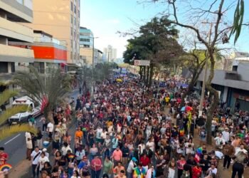 15ª Parada LGBTQIA+ de Juiz de Fora Impulsiona Celebração e Luta por Direitos com Anúncio de Centro de Referência