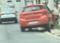 Acidente Chocante em Juiz de Fora: Carro Desgovernado Bate em Poste e Quase Atropela Idoso