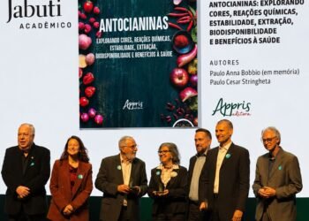 Professor da UFV Conquista Jabuti Acadêmico com Obra Pioneira sobre Pigmentos de Alimentos