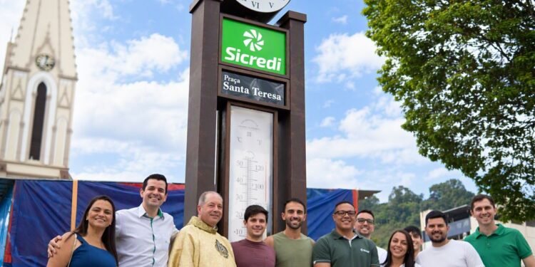 Teresópolis ganha relógio turístico na Praça Santa Teresa Teresópolis ganha relógio turístico na Praça Santa Teresa