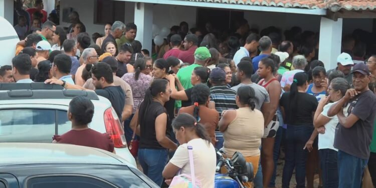 Casal morto em grave acidente entre caminhonete e van na PB é velado e sepultado